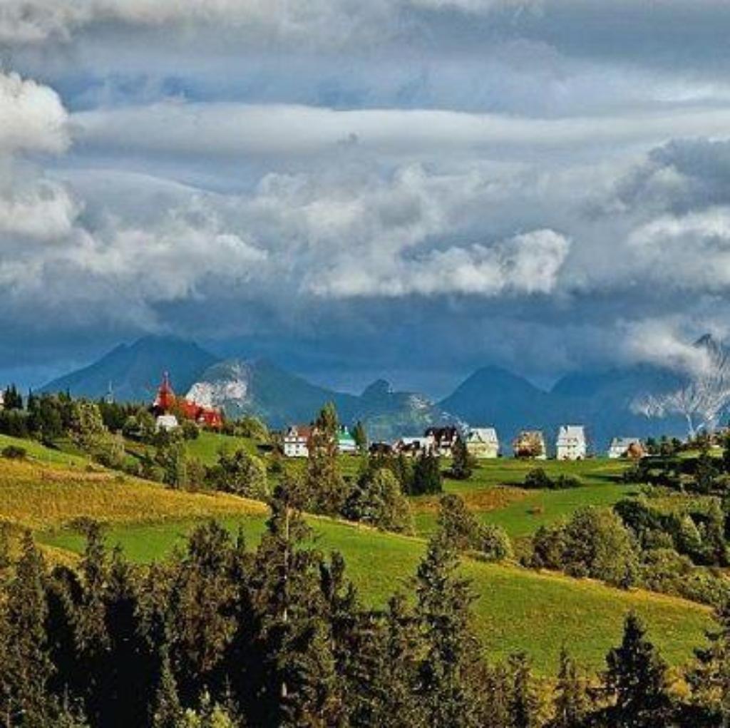 https://pixabay.com/photos/polish-tatra-mountains-mountains-406771/
